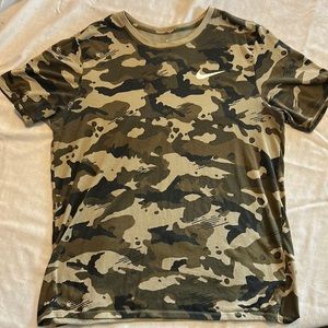 Men’s extra large Nike dry fit tee.